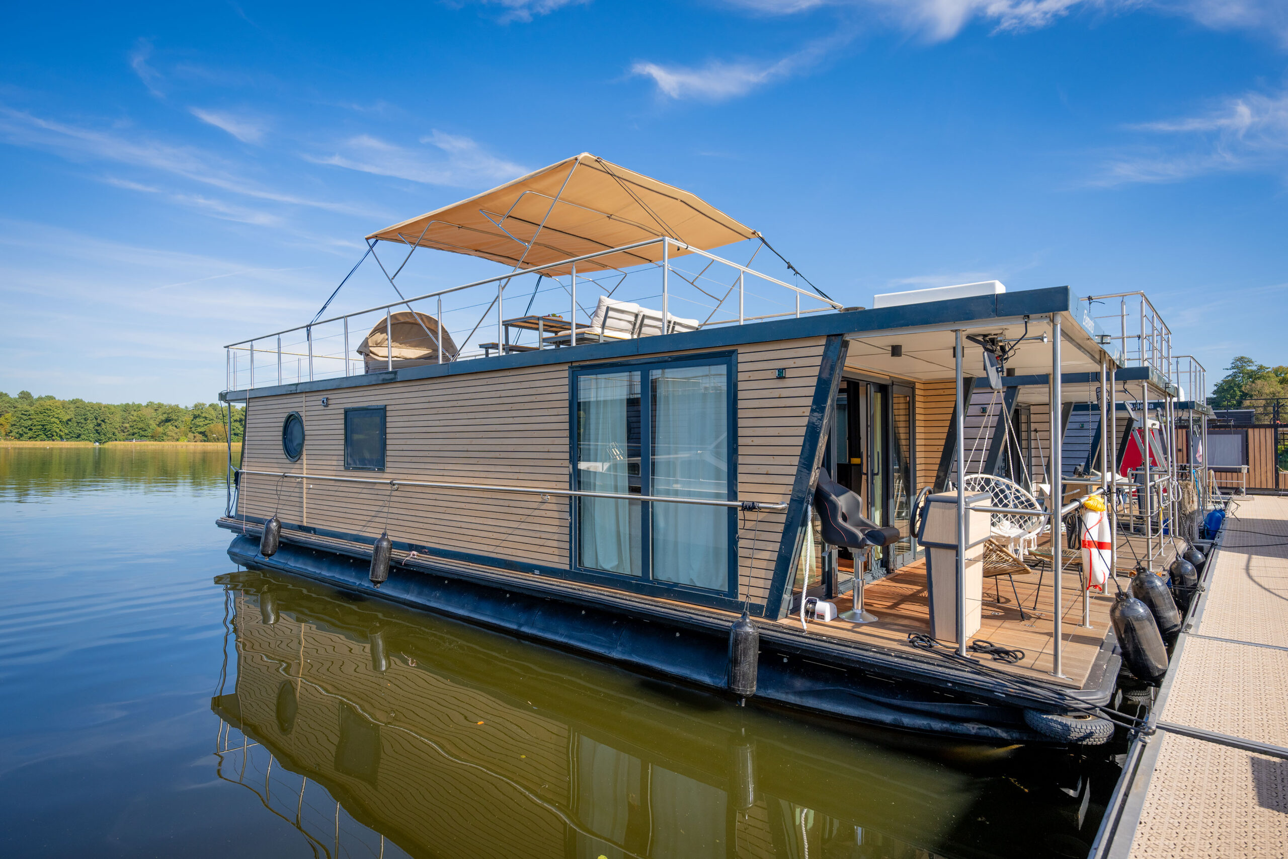 Hausboot festliegend mit bootmieten24